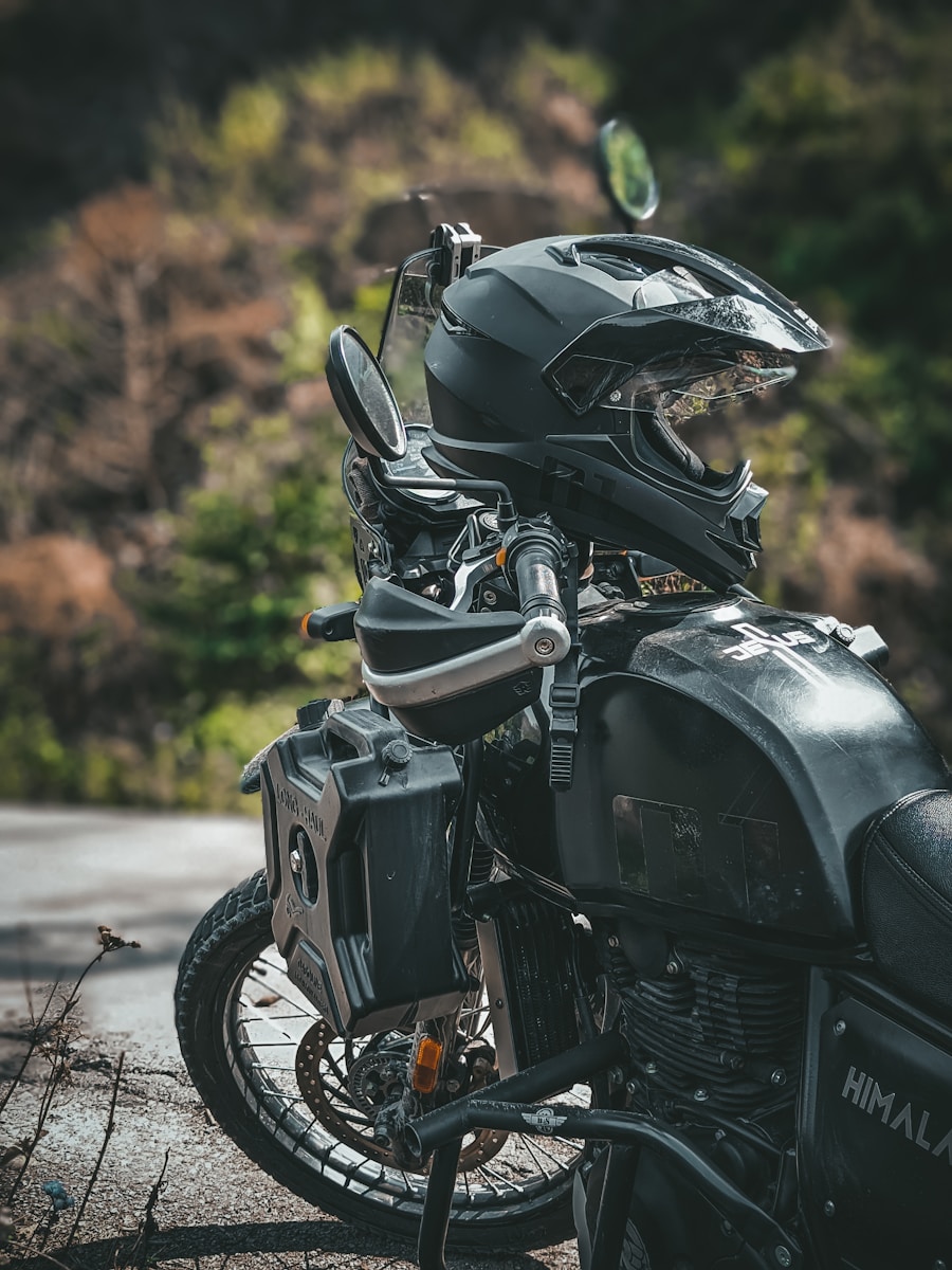 Tabela rozmiarów to nie wszystko – jak skutecznie zmierzyć głowę i dobrać kask motocyklowy?